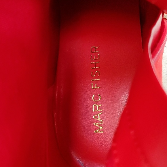 🆕️MARC FISHER Danisa Red Faux Suede Gold Tone Chain Ankle Heeled Boots SIZE: 8M - Picture 9 of 11
